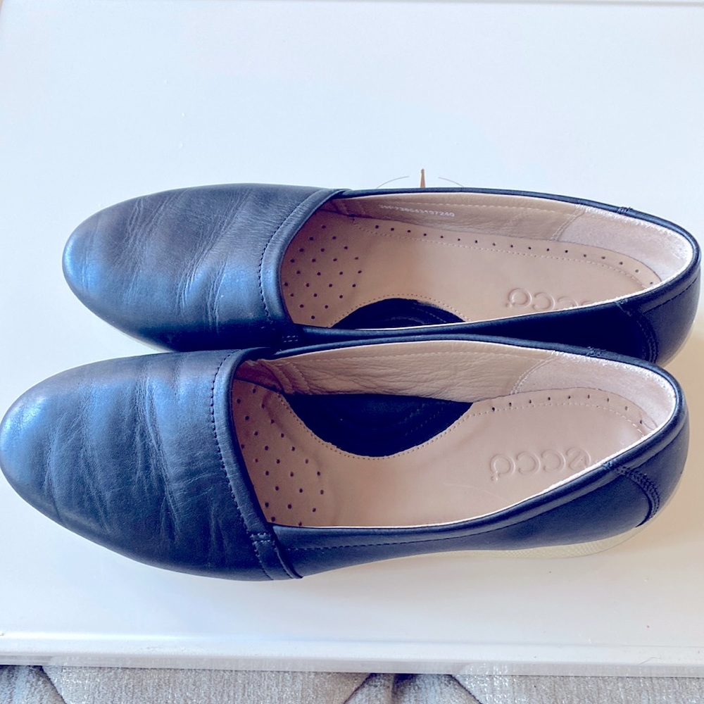 Woman’s ECCO soft black slip on shoes